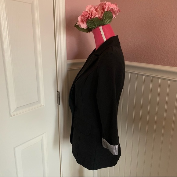 Black 1-Button Blazer with 3/4 Sleeve IZ Byer size medium - Picture 5 of 7